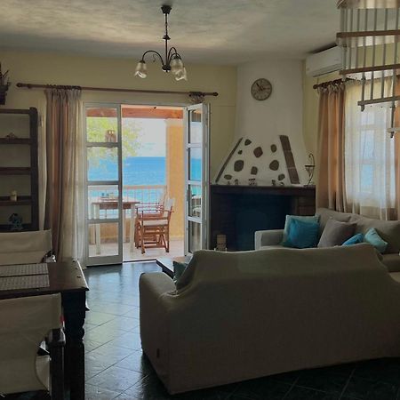 Kohyli Beachfront House Agia Pelagia Chlomou Экстерьер фото