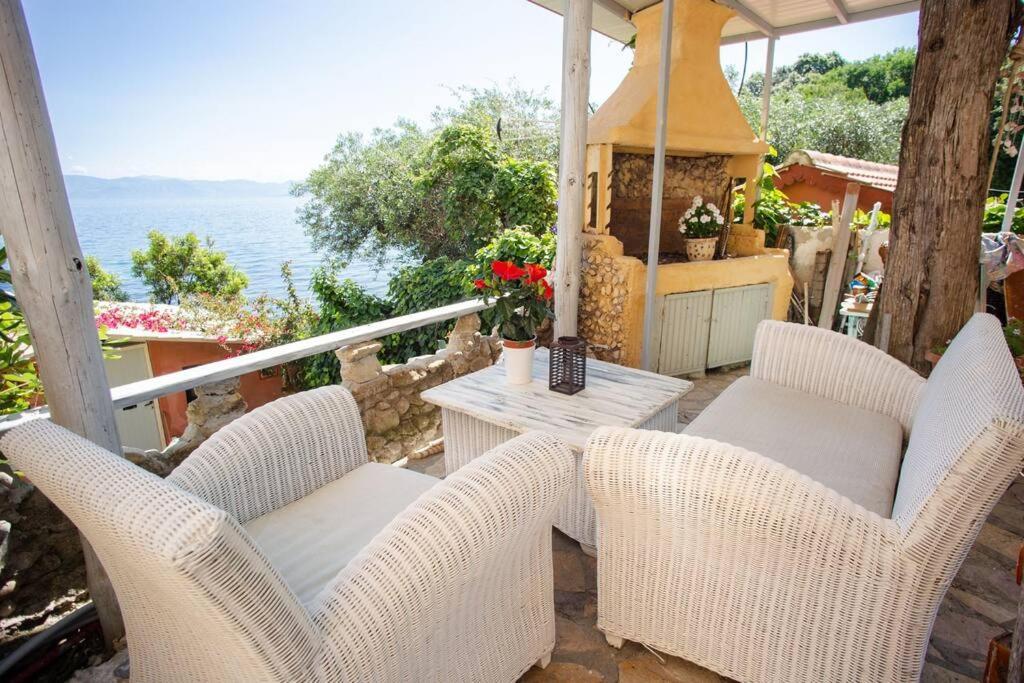 Kohyli Beachfront House Agia Pelagia Chlomou Экстерьер фото